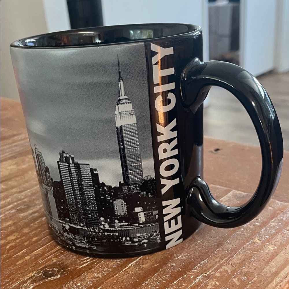 New York City Skyline Black Mug